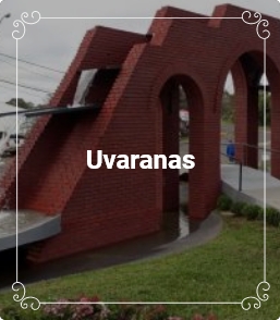 Monumento. Ao centro o nome do bairro 'Uvaranas'.